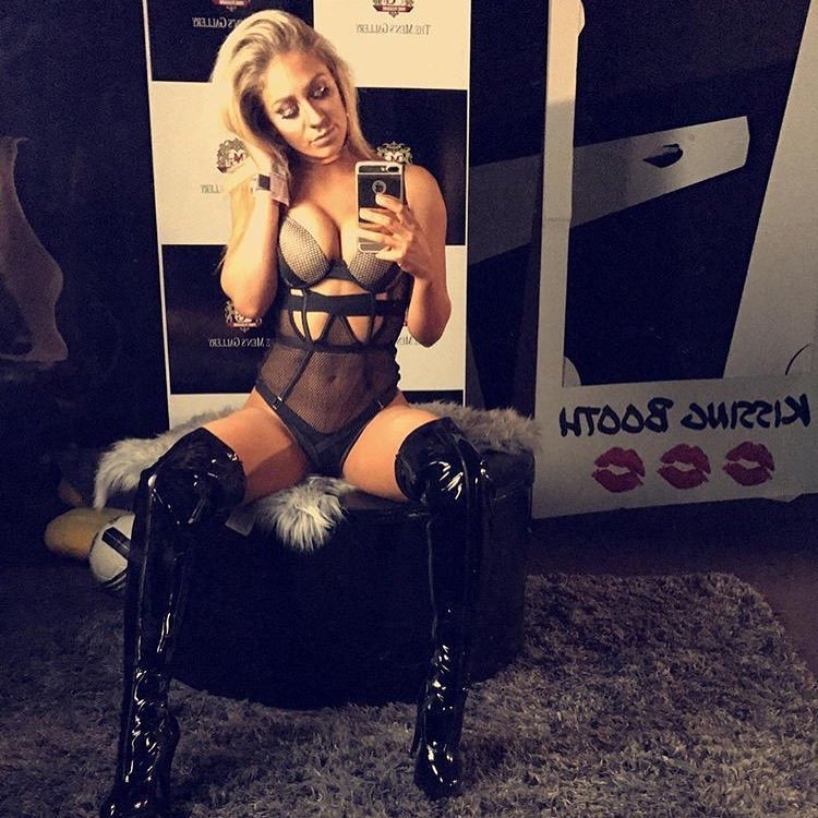 stripper-locker-room:  https://www.instagram.com/dreamingofmandy/
