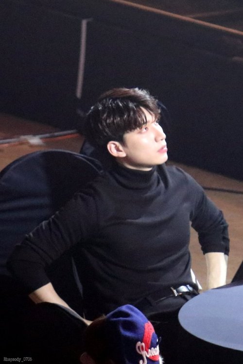 hansanghyuks:Asia Artist Awards 171115Rhapsody do not edit