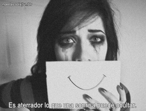 anorexicadepresivainsegura:  mis sonrisas esconden mas cosas de las que algunos son