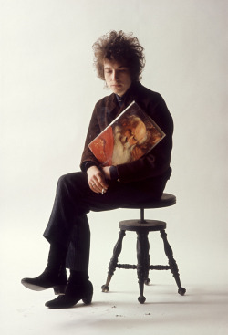 swinginglamour:Bob Dylan photographed by