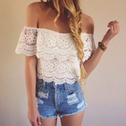 thechic-fashionista:  Lace Blouse | Available