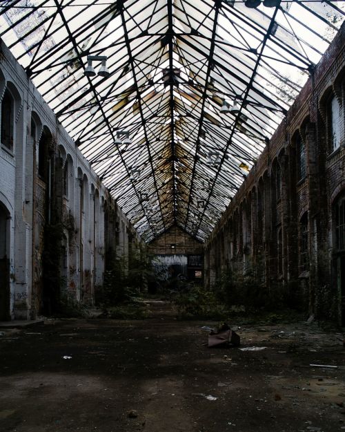 beautyofabandonedplaces:  Abandoned GDR Industry in Leipzig Plagwitz [OC][1641x2051] 