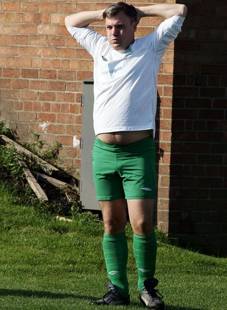 bigmenoftvandfilm: bigmenoftvandfilm: Ed Balls playing football and cricket. (The cricket bum pic ha