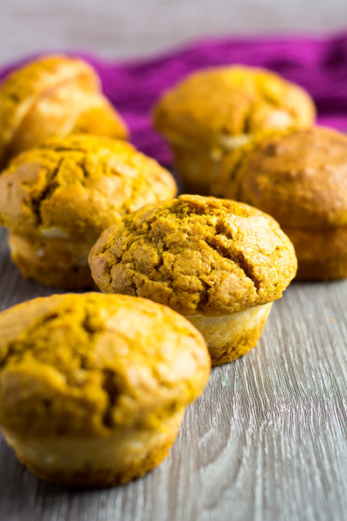 sweetoothgirl: Pumpkin Cream Cheese Muffins