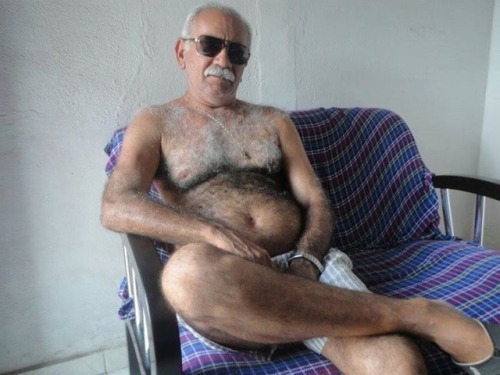 silverbadbear: curiosolibre:  77-silverdaddies:       Lo quiero Para mi   Gorgeous grandpa