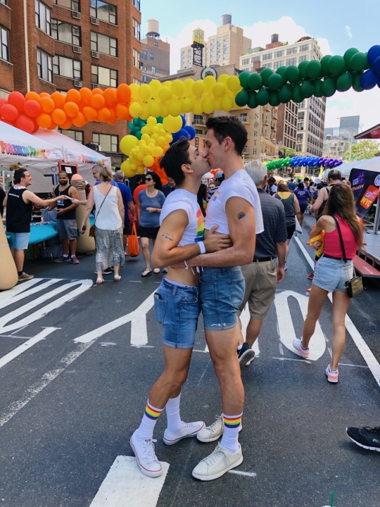 Porn unconditionallove28:Happy PRIDE!!🏳️‍🌈🏳️‍🌈🏳️‍🌈🏳️‍🌈Insta:@kyle_brincks@tyler_dema photos