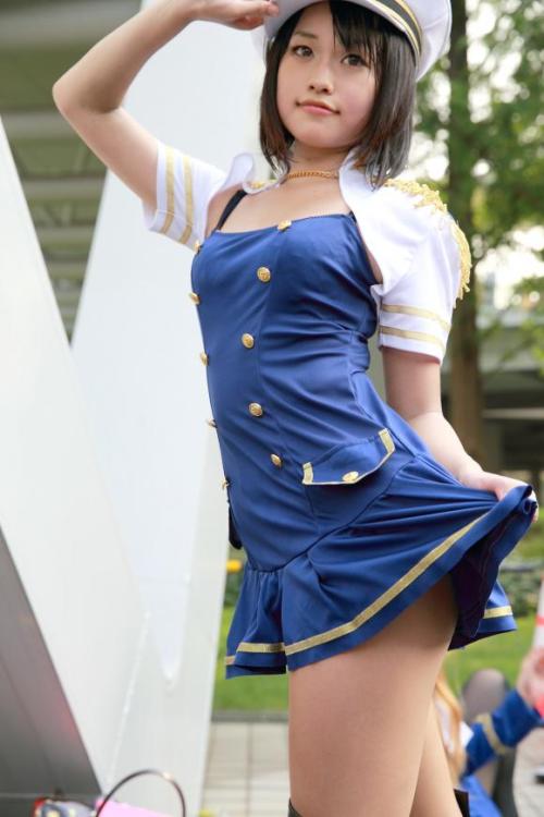 eroiro: (via C84美人なコスプレイヤーかざりの谷間ブラチラ黒パンチラコスプレ - みんくちゃんねる)