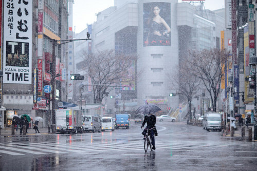 ileftmyheartintokyo:TOKYO SHIBUYA Snowy day by linton!! on Flickr.