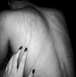 mydarkangel2pls:  harleyridernh:  mydarkangel2pls:  Sorry (not sorry)  Love scratch marks on my back   I’m happy to oblige.