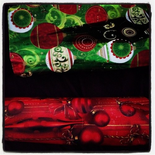 Day 10: Wrapping paper. Can’t wait to get gifts this year! #christmas #wrappingpaper #december #photoaday #challenge #decemberchallenge #gifts #happy #green #red