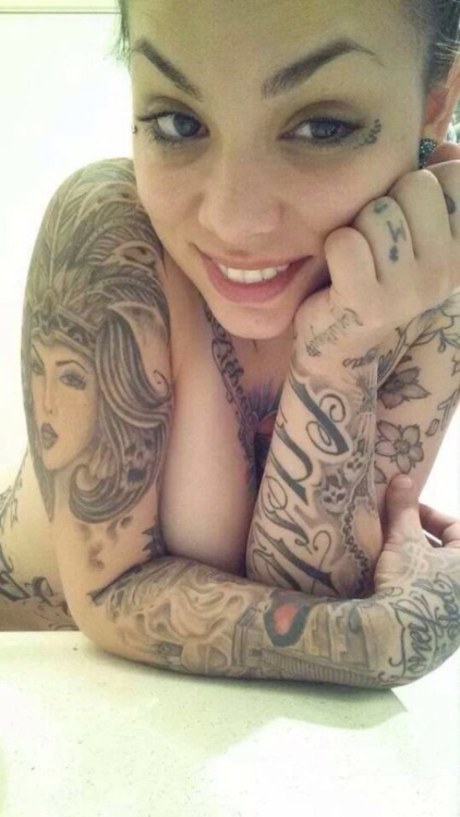 latinasforlife:  🌹 leoloveslatinas 🌹  Too damn fine 💯🌹