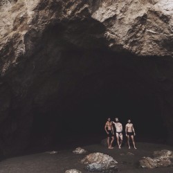 sometimesquicklysometimesslowly:  I’ve clearly been in this cave longer than these two. @bennyptweets @erikjsmith  (at El Matador Beach, CA)