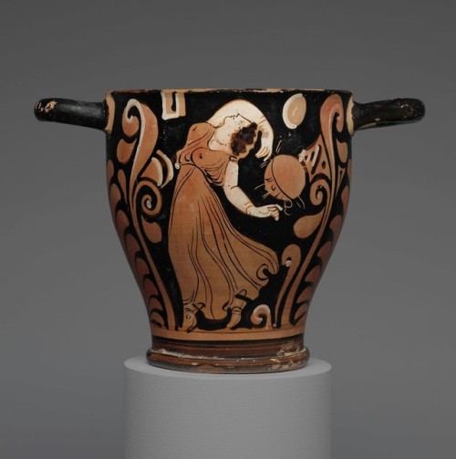 centuriespast:“Skyphos With a Dancing Maenad,” 375–350 B.C. Harvard Art Museums/Arthur M. Sackler Mu