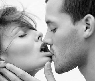 love-post-x:  Lip biting. Ass grabbing. Neck sucking. 
