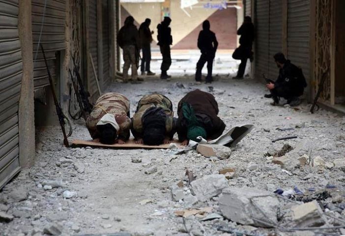 celebrating-iranian:  The youth of Syria: the heroes of this Ummah. May Allah aid