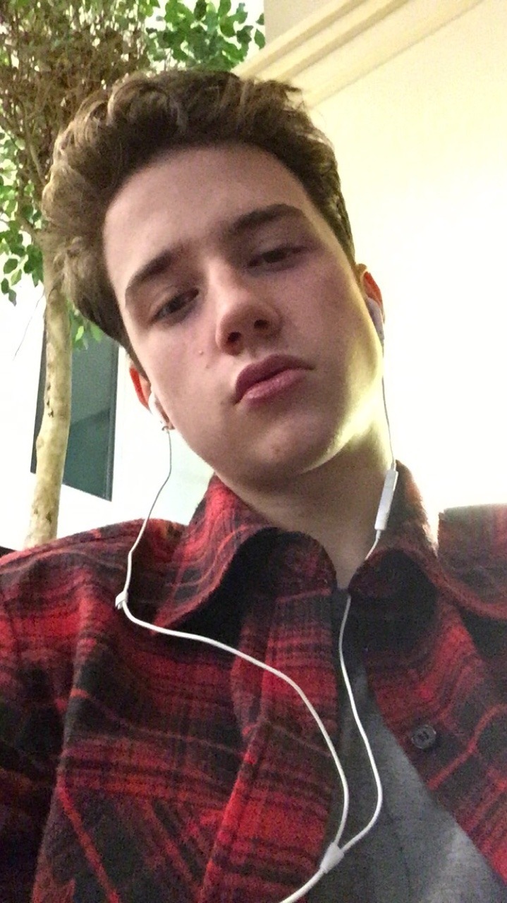 aveoi:  Snapchat selfies are the best selfies