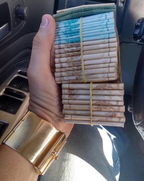 https://www.tumblr.com/blog/view/bitch--queen/165173863663