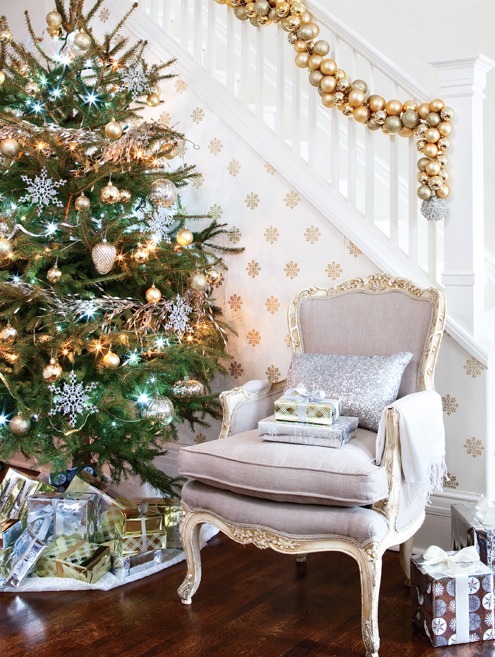 designinspirationism: Loving this lavender and metallic colour scheme for the holidays! From styleat