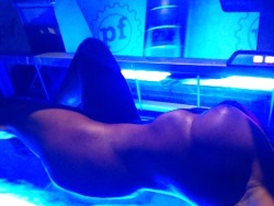 tylerstrouble:  Tanning after my workout…Never miss a Monday!