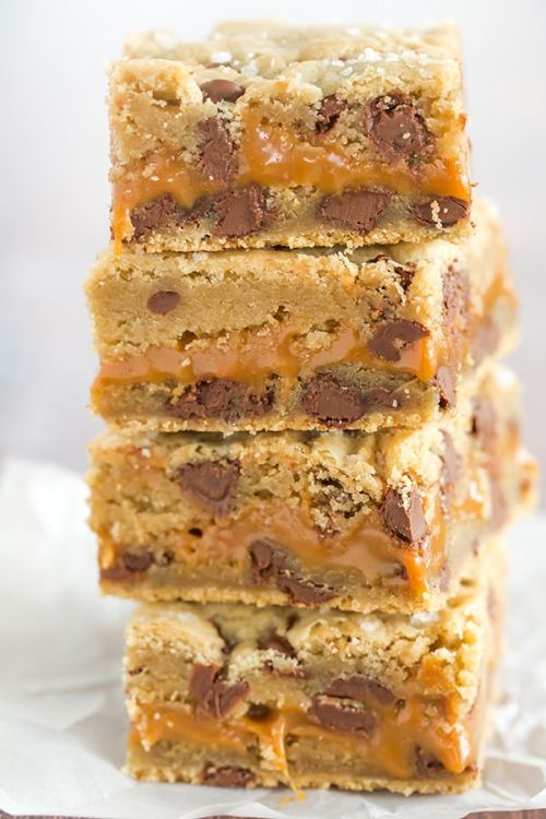 sweetoothgirl:SALTED CARAMEL CHOCOLATE CHIP COOKIE BARS