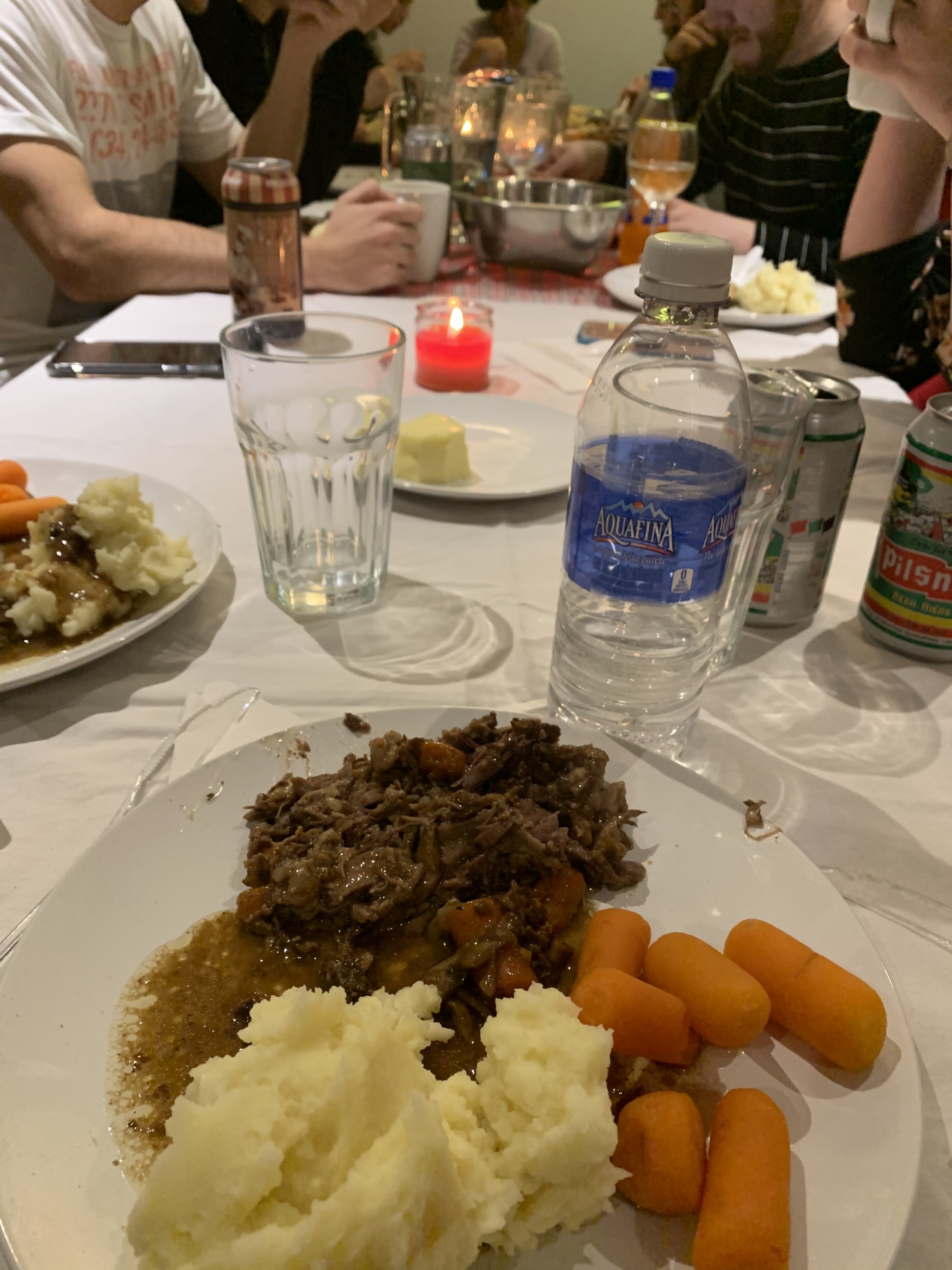 Ein Paar Bier Und Eine Runde Flaschendrehen, Schon Steigt Die Party. Ein Paar Bier Und Eine Runde Flaschendrehen, Schon Steigt Die Party.