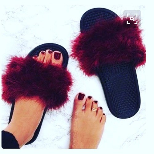 hrslipperslave: janaeshanelle:  Next #DIY #Project #Fur #Slippers  Awesome slippers