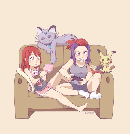 The twins hanging out together and playing some vidya~