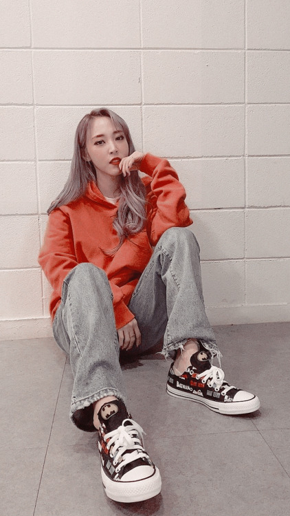 iconsmoo:  moonbyul wallpapers