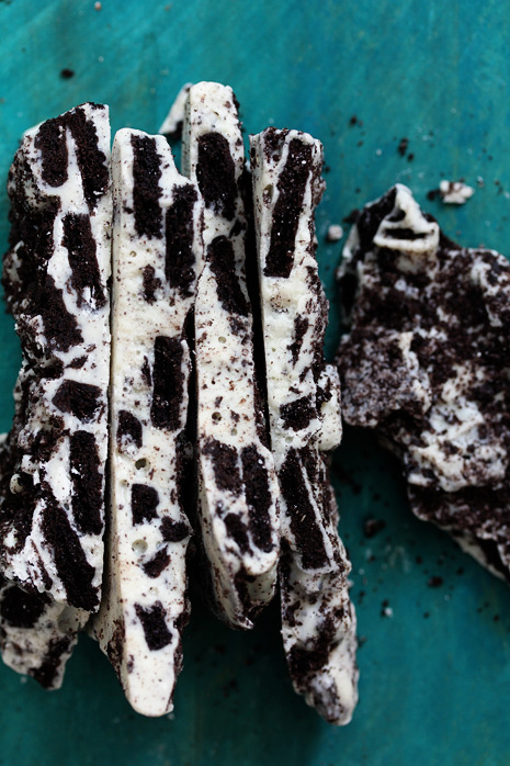 yumi-food:  COOKIES AND CREAM OREO BARK