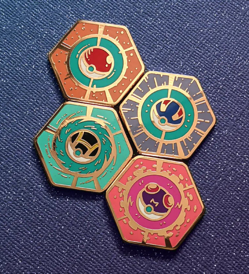 retrogamingblog2: Pokeball Pins made by PsychicInterval 