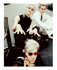  Andy Warhol with Edie Sedgwick and Chuck Wein in NYC, photo by Burt Glinn. 1965