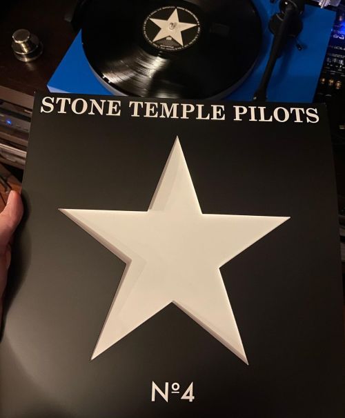 I was a latecomer to #stonetemplepilots . My dad has loved them forever—he was in his 30’s for the 9