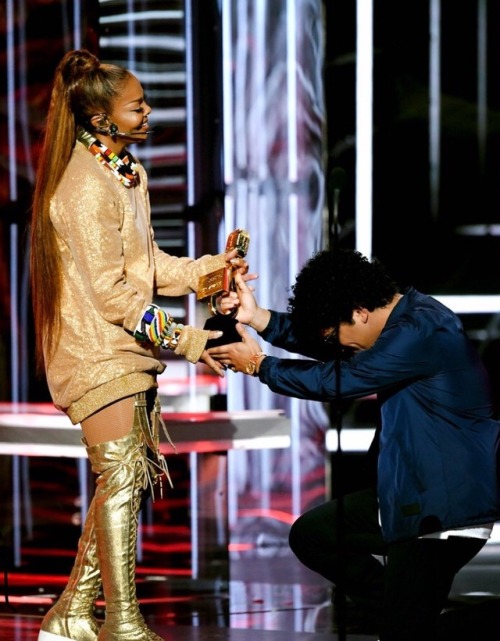 Bruno Mars made a surprise appearance at the 2018 Billboard Music Awards to present Janet Jackson wi