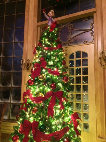 letsrunawaytodisney:  gt2bthegoodlife:  dreamalongwithholly:  Be Our Guest Restaurant