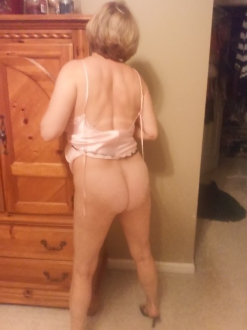 matureandstillsexy3:  Thanks for the submission. Please keep them cumming!!!