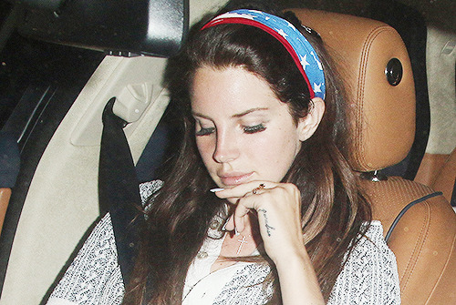 only-lana-del-rey:  missdelrey: Lana arriving at Chateau Marmont (June 4)  Click