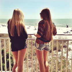 amazinglonghair:  http://amazinglonghair.tumblr.com