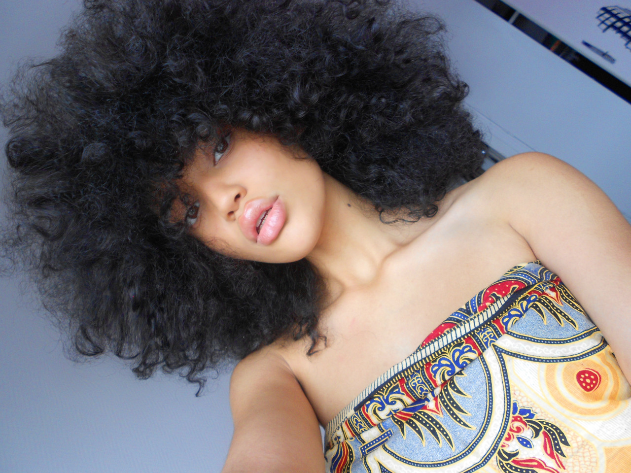 reinenolwenn:  rocking my unwanted frizz and crushed curls; 7 day-old fro, baby.