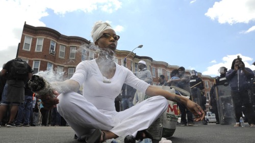 blackyogis: Shawna Murray-Browne of #Baltimore burns sage leaves as a way to purify the space. #Soul