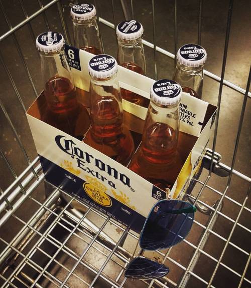 Крафты-хуяфты. #beer #corona #sunglasses #lacoste #weekend