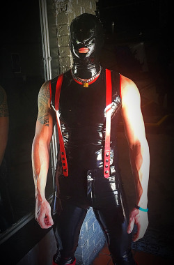 hunks-in-latex: Get a free peep show with