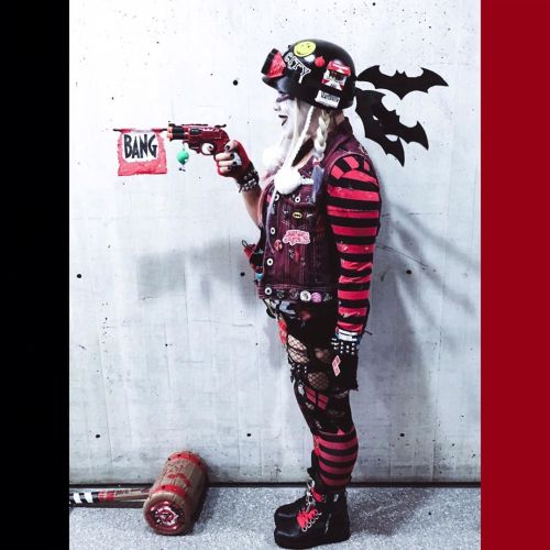 #tbt to when I cosplayed as post-apocalypse #cyberpunk #harleyquinn ♦️ make sure to follow my @night