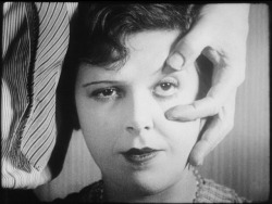 tenaflyviper: near-dark: 166. Un Chien Andalou (Luis Buñuel, France, 1929) While it is unlikely to have anything to do with their participation in the film, both the leads–Pierre Batcheff and Simone Mareuil–would later go on to individually commit