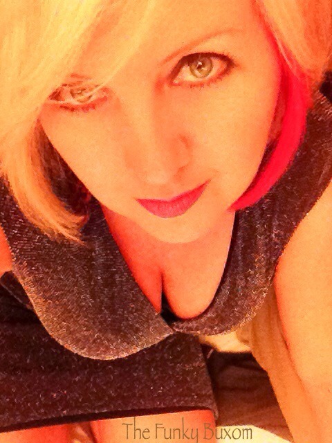 thefunkybuxom:  thefunkybuxom:  An extra pic from the other night… Wore a pretty