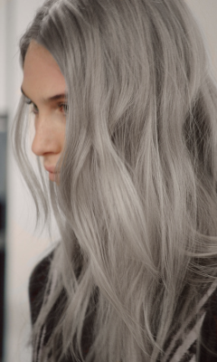 pastel-locks:  I love her hair 