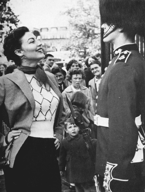 avalavinias:Ava Gardner in London, 1953.