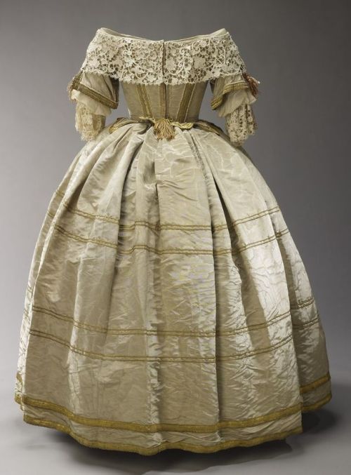 thequeenvictoriafiles: Costume worn by Queen Victoria to a ball inspired by ‘The Court of King