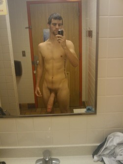 ridiculouslycocked:  Mirror dude