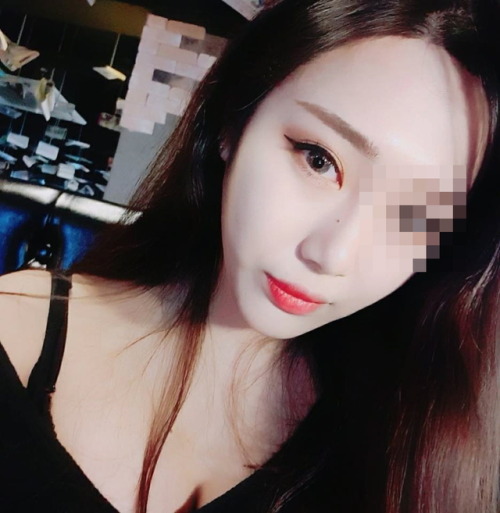 yumvley: 저는 이번에 서울로올라와서 자취하게된 뇨자입니당~미용전공이여서 미용실에서 스탭으로 일하게 되었구요주말마다 시간이 비는데 만날사람도 없고해서 여기에 글쓰게되었어요가끔