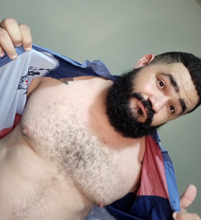 bear-hairy:Déjanos tu comentario 🐻. Rebloguea y comparte el contenido si te gustan las fotos. #Bear_Hairy